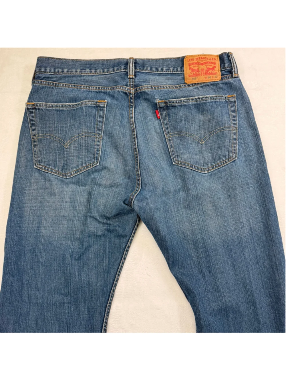 Men's Levi's 505 36x32 Medium Wash Straight Leg Jeans Blue